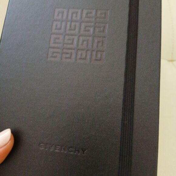 Black Give nchy Embossed Notebook with Box - Picture 3 of 5